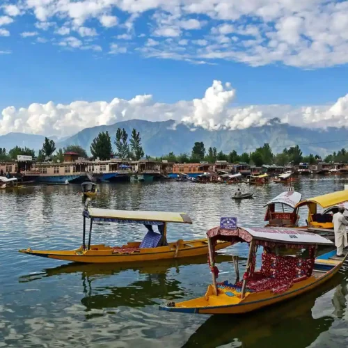 Srinagar Gulmarg Pahalgam Tour Package 5 Days for 2 PAX.