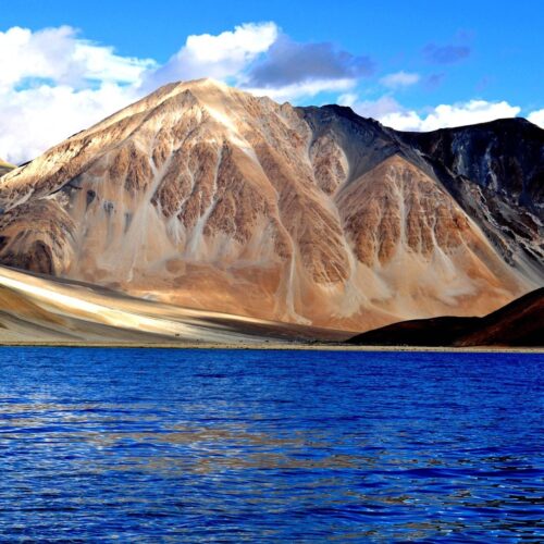Srinagar Gulmarg Pahalgam Tour Package 5 Days for 8 PAX.